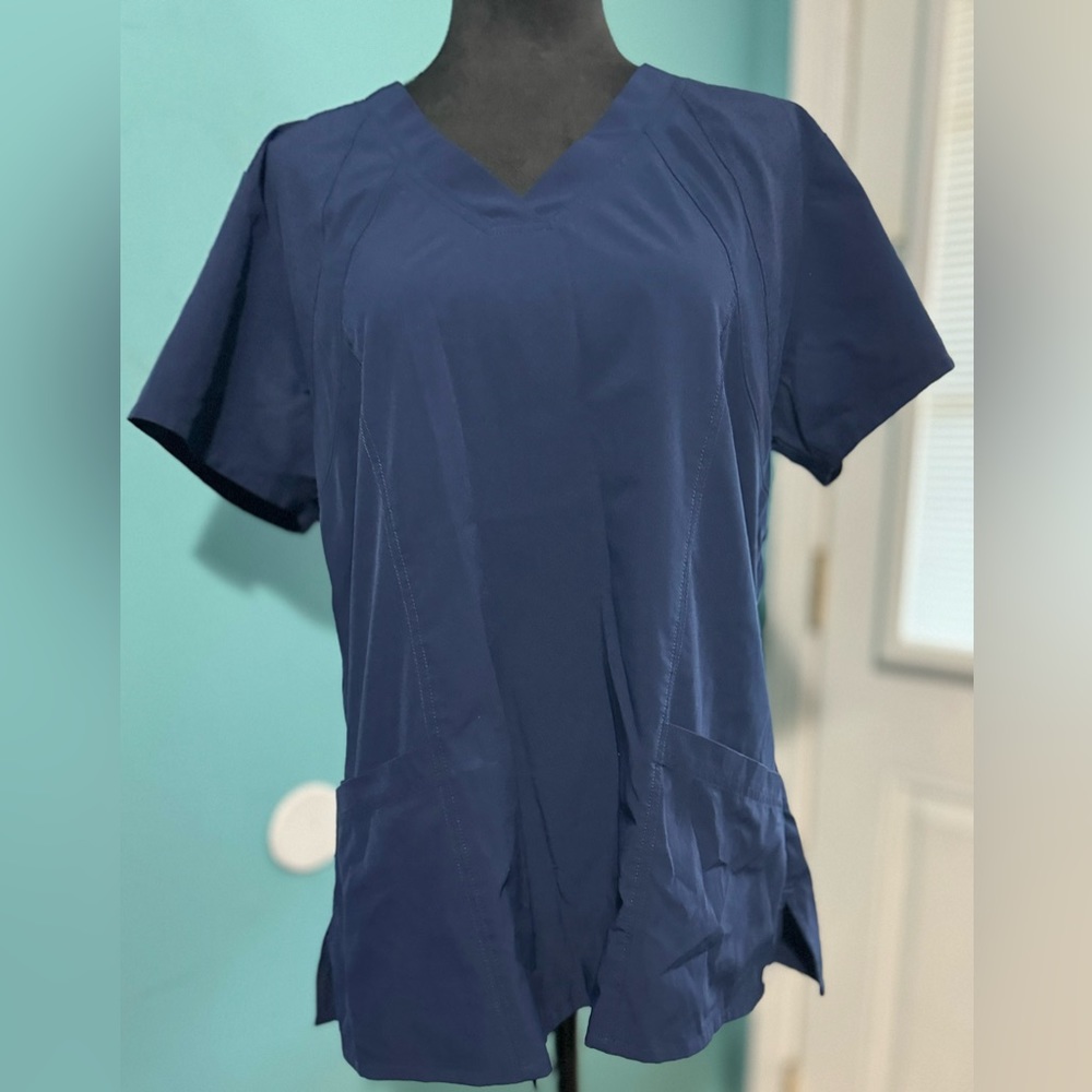 🌹Women’s scrub top.